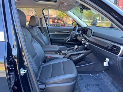 Used 2025 Kia Telluride S image 16