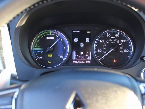 Used 2022 Mitsubishi Outlander LE image 10