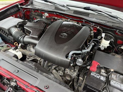Used 2021 Toyota Tacoma TRD Sport w/ Technology Package AWD/4WD image 34