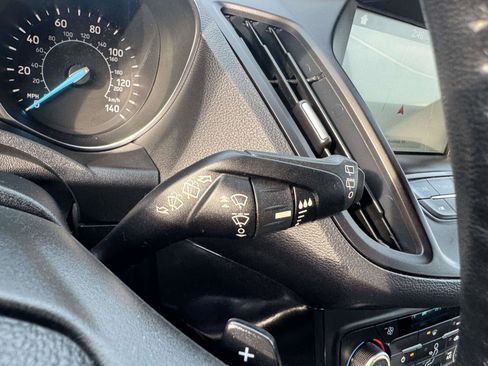 Used 2018 Ford Escape SE w/ SE Sport Appearance Package image 35