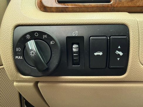 Used 2006 Ford Five Hundred Limited FWD image 36