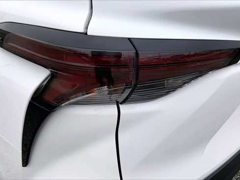 Used 2026 Toyota Sienna LE FWD image 28