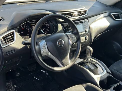 Used 2016 Nissan Rogue S w/ S Family Package FWD image 11