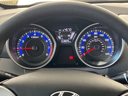 Used 2015 Hyundai Elantra SE FWD image 17