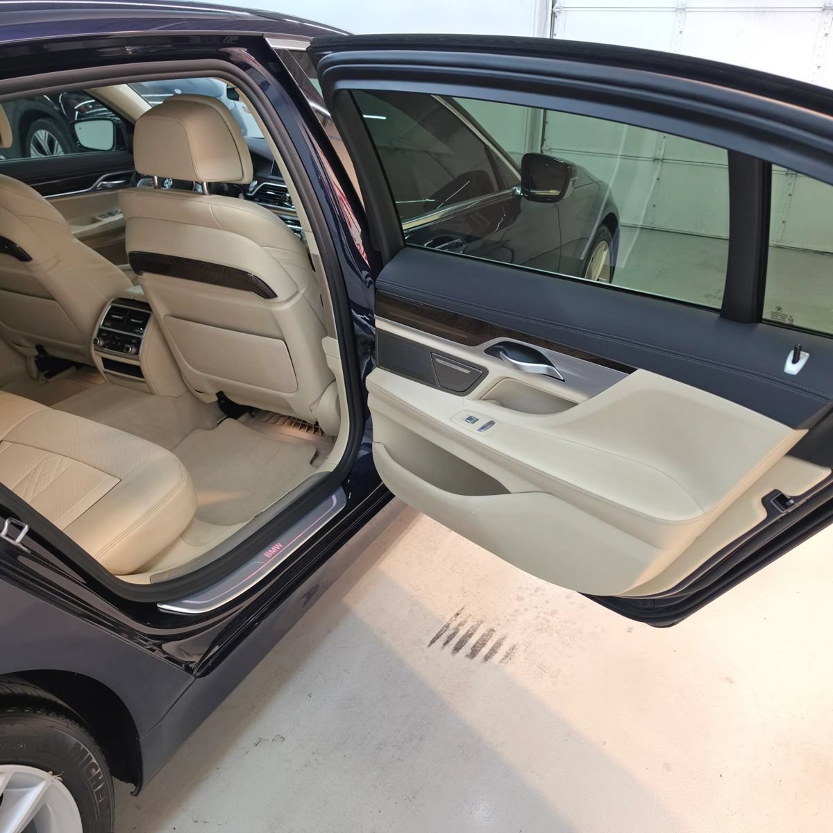 Used 2019 BMW 750i xDrive AWD/4WD image 26