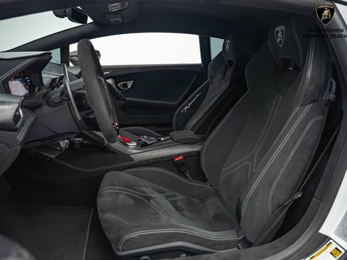 Used 2018 Lamborghini Huracan AWD/4WD image 23