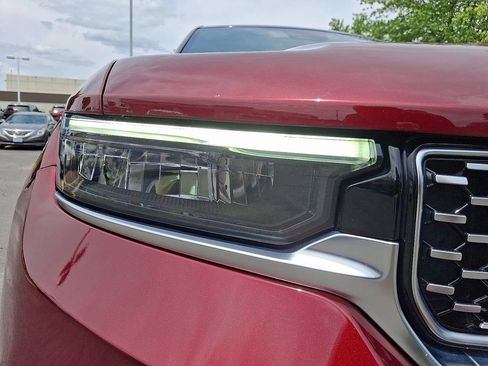 Used 2023 Jeep Grand Cherokee Summit AWD/4WD image 9