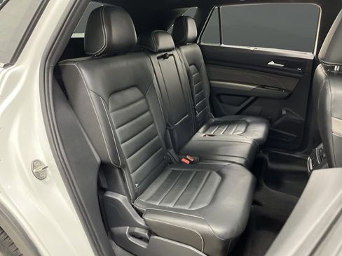 Used 2022 Volkswagen Atlas Cross Sport SEL Premium R-Line image 33