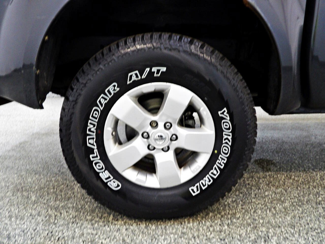 Used 2012 Nissan Frontier SV w/ SV Premium Utility Pkg AWD/4WD image 24