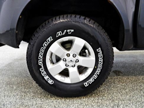 Used 2012 Nissan Frontier SV w/ SV Premium Utility Pkg AWD/4WD image 24
