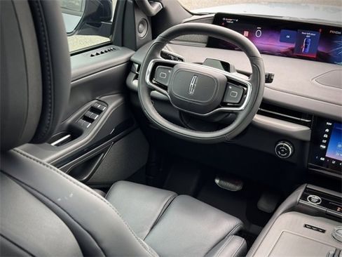 New 2025 Lincoln Navigator Reserve w/ Jet Appearance Package image 28