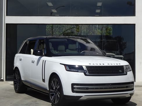 Used 2023 Land Rover Range Rover Long Wheelbase SE AWD/4WD image 9