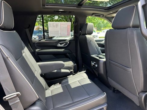 Used 2022 GMC Yukon SLT w/ SLT Premium Package AWD/4WD image 48