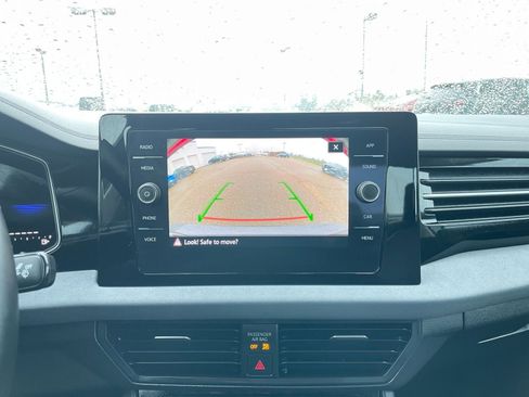 Used 2025 Volkswagen Jetta SE image 17