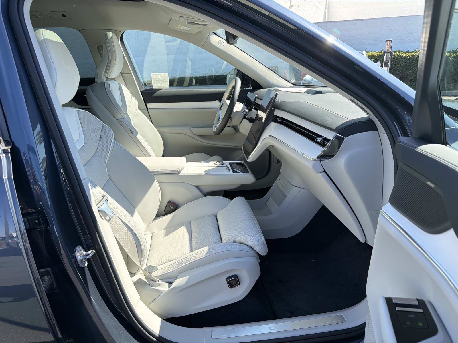 New 2026 Volvo EX90 Plus AWD/4WD image 21