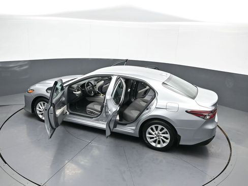 Used 2021 Toyota Camry LE image 42