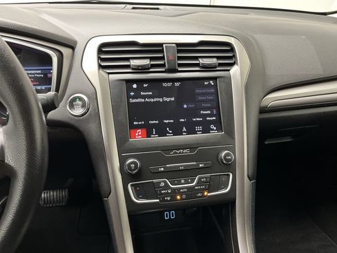Used 2019 Ford Fusion SE FWD image 17