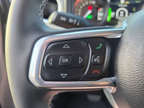 Used 2025 Jeep Wrangler Unlimited Sahara image 22