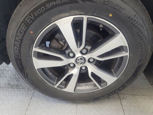 Used 2018 Toyota RAV4 XLE image 31