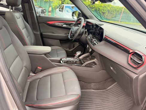 Used 2025 Chevrolet TrailBlazer RS w/ Convenience Package FWD image 15