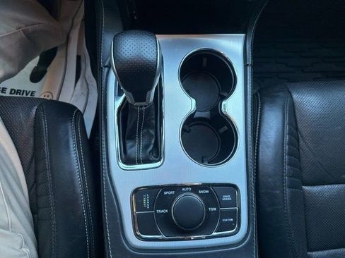 Used 2018 Jeep Grand Cherokee SRT image 18