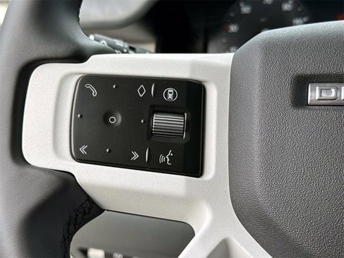 New 2026 Land Rover Defender 110 X-Dynamic SE image 32