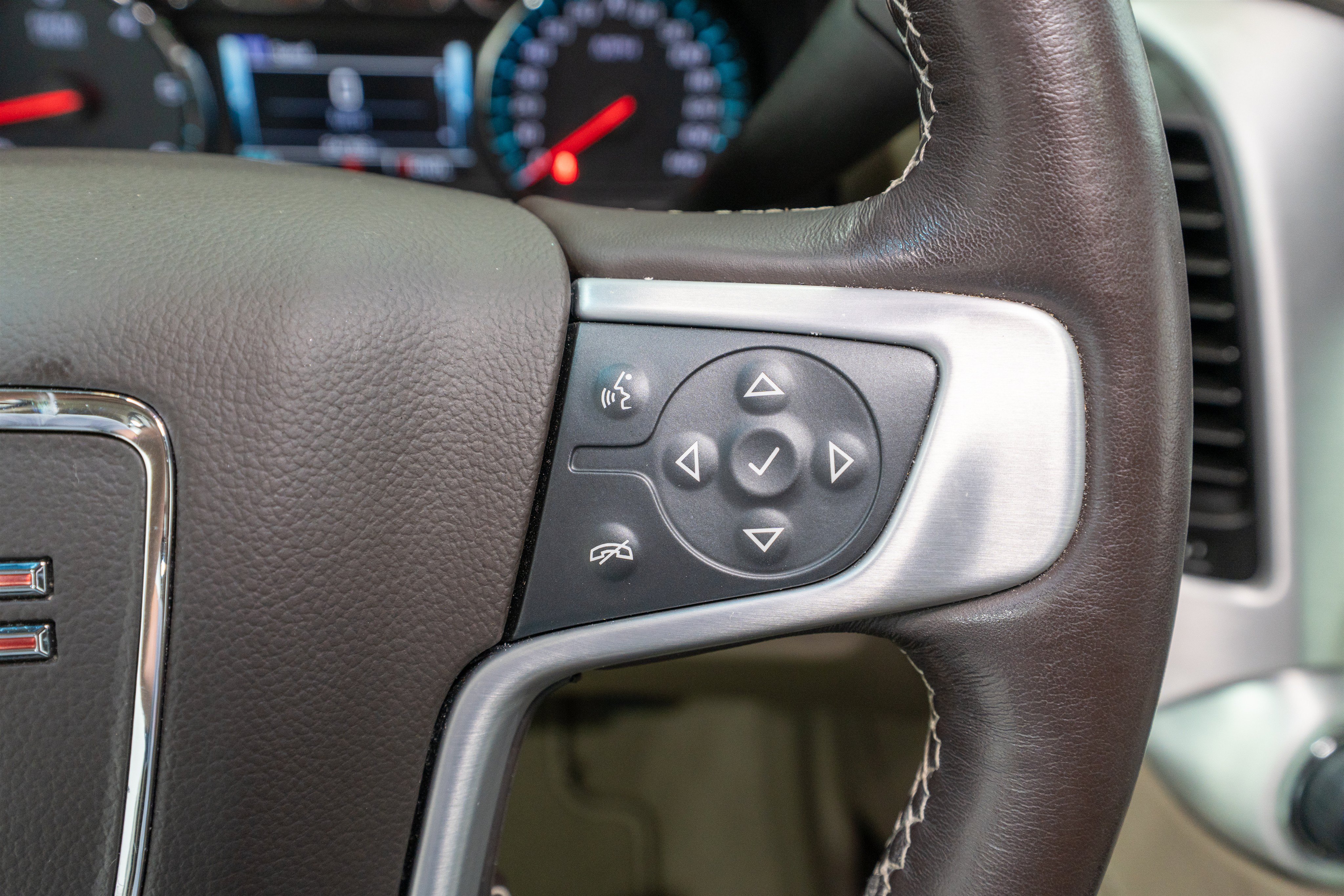 Used 2019 GMC Yukon SLT w/ Premium Edition AWD/4WD image 25