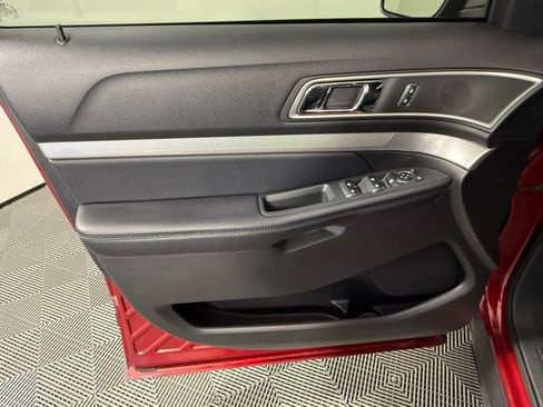 Used 2017 Ford Explorer XLT w/ Equipment Group 202A image 14