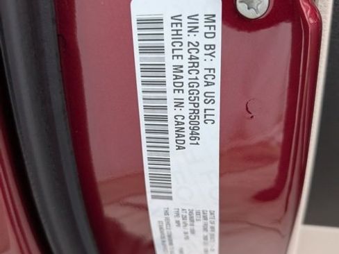 Used 2023 Chrysler Pacifica Limited image 37