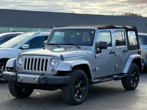 Used 2016 Jeep Wrangler Unlimited Sahara w/ Connectivity Group image 26