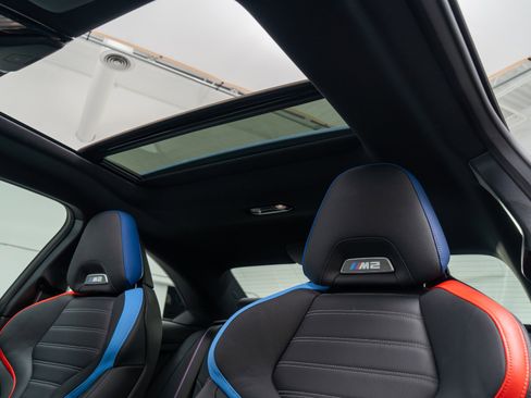 Used 2024 BMW M2 image 18