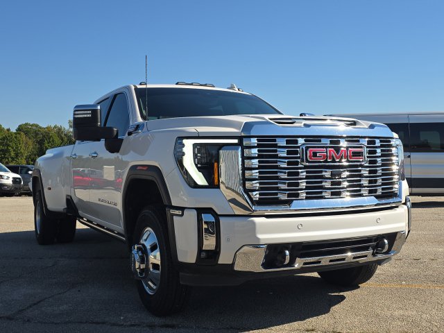 Used 2024 GMC Sierra 3500 Denali w/ Denali Reserve Package AWD/4WD image 7