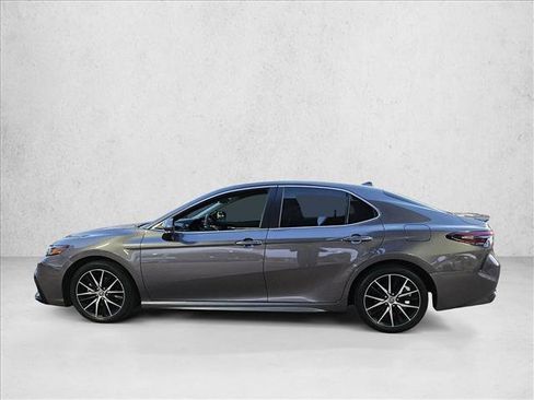 Used 2022 Toyota Camry SE image 8