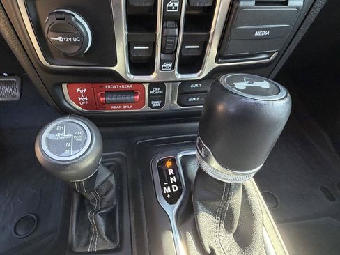 Used 2025 Jeep Wrangler Unlimited Rubicon AWD/4WD image 25