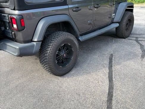 Used 2018 Jeep Wrangler Unlimited Sport S AWD/4WD image 4