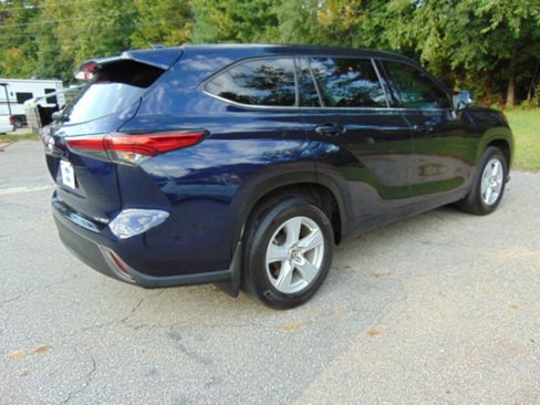 Used 2021 Toyota Highlander LE AWD/4WD image 17