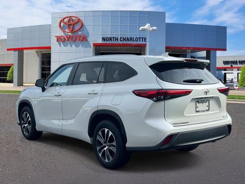 Used 2021 Toyota Highlander XLE FWD image 5