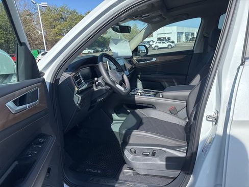 New 2026 Volkswagen Atlas SE image 13