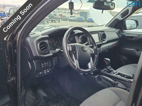 Used 2017 Toyota Tacoma TRD Off-Road image 9