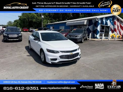 Used 2018 Chevrolet Malibu LS FWD image 2