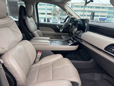 Used 2022 Lincoln Navigator L Reserve image 5