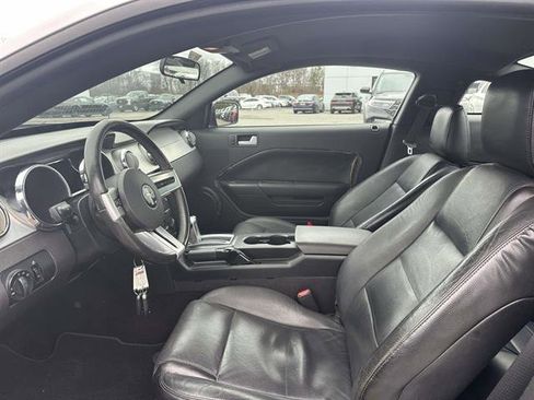 Used 2006 Ford Mustang Deluxe RWD image 12