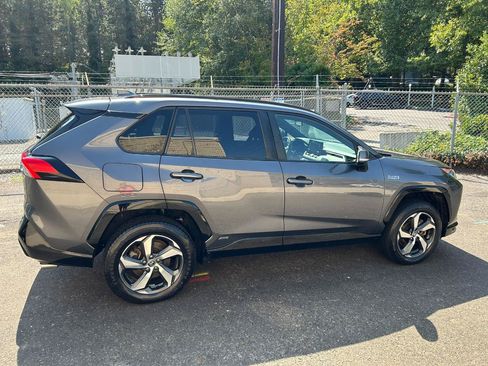 Used 2021 Toyota RAV4 SE AWD/4WD image 4
