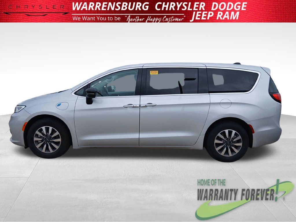 Used 2024 Chrysler Pacifica Limited FWD image 6