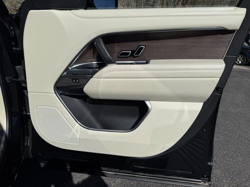 Certified 2023 Land Rover Range Rover SE image 41