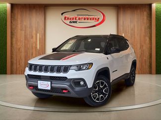 Used 2024 Jeep Compass Trailhawk AWD/4WD video 1
