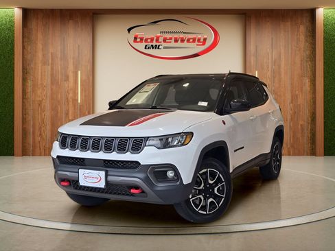 Used 2024 Jeep Compass Trailhawk AWD/4WD image 1