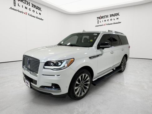 Used 2023 Lincoln Navigator Reserve AWD/4WD image 1