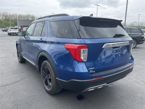 Used 2022 Ford Explorer XLT w/ Equipment Group 202A AWD/4WD image 3