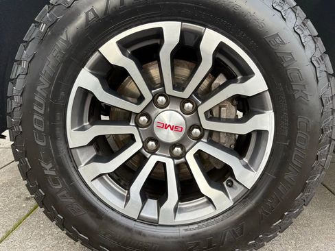 Used 2022 GMC Sierra 1500 AT4 w/ AT4 Premium Package image 10